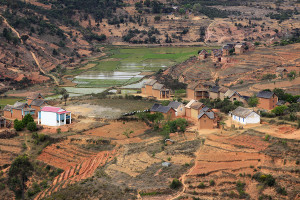 Vesnička cestou po RN7 - centrální Madagaskar